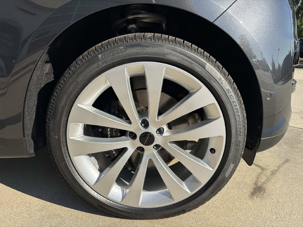 New 2027 Carpathian Grey Land Rover SE image 6