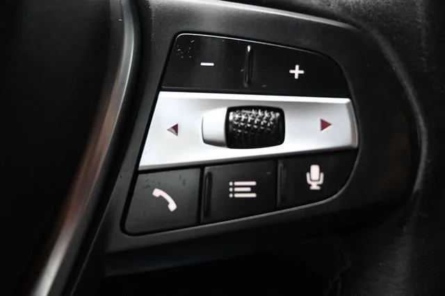 Used 2020 Black BMW xDrive30i image 24