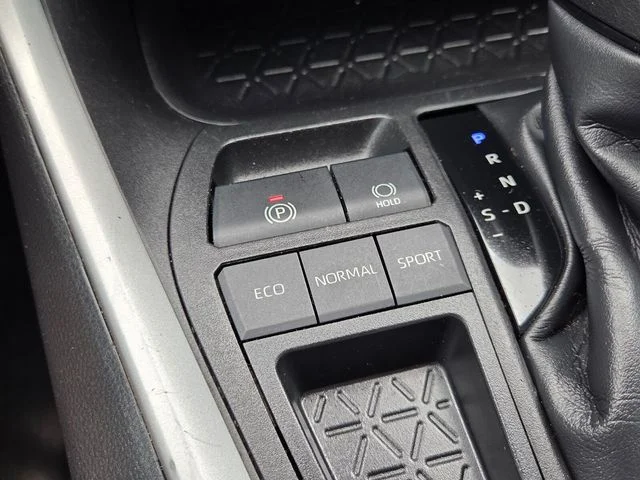 Certified Used 2021 Silver Toyota XLE image 31