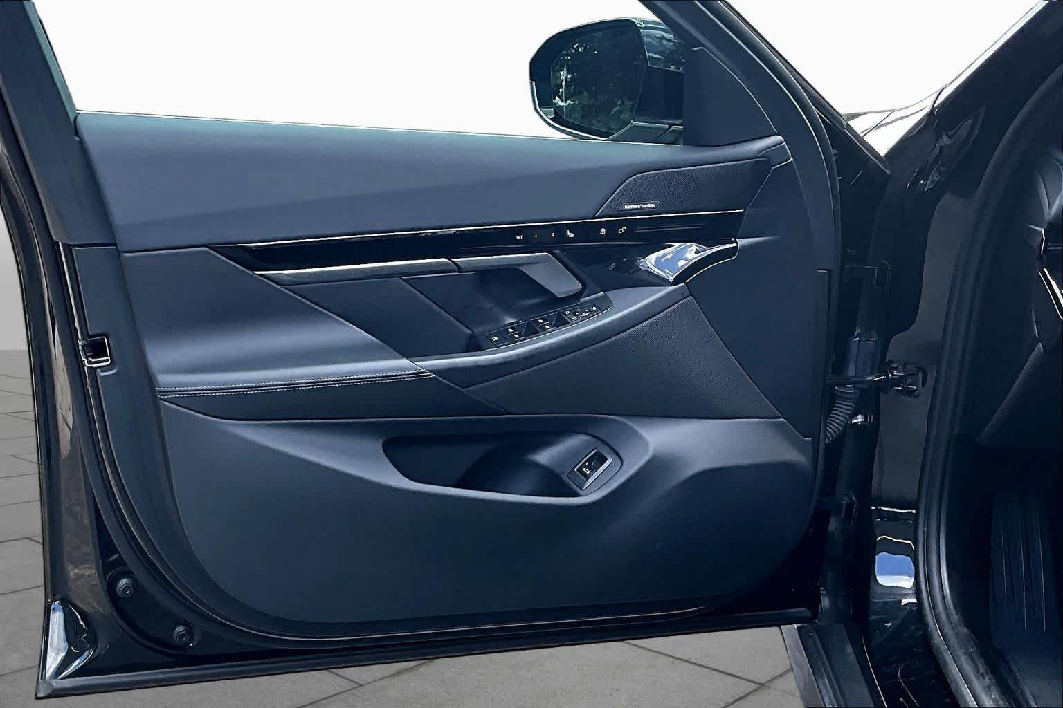 Used 2024 Black Sapphire Metallic BMW 530i image 22