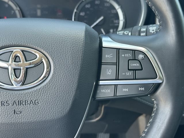 Used 2021  Toyota XLE image 14