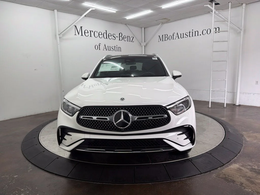 New 2027 White Mercedes-Benz GLC 300 image 2