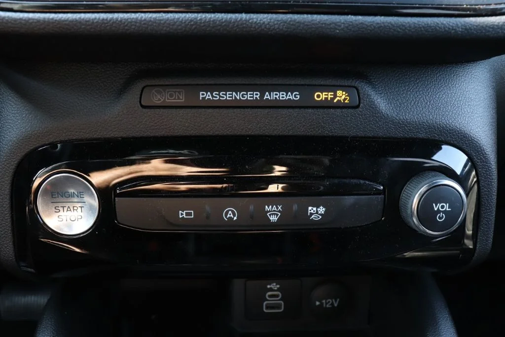 New 2025 Agate Black Metallic Ford ST-Line Select image 19