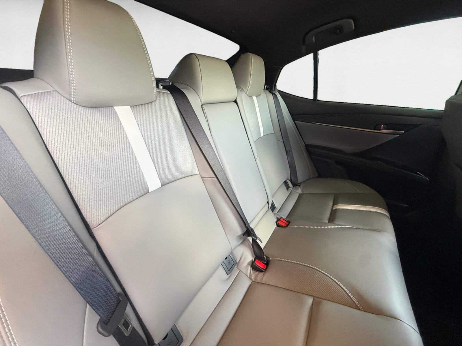 Used 2026 Ice Cap Toyota SE image 18