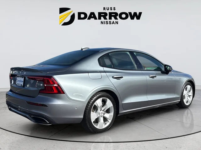 Used 2020 Gray Volvo T5 R-Design image 5