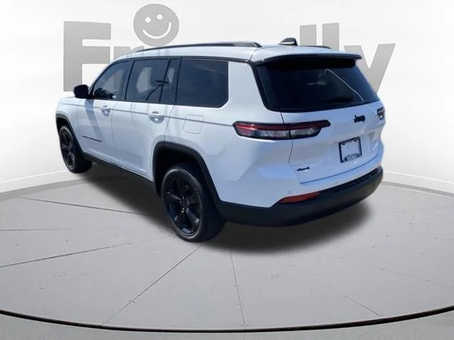 Used 2025 White Jeep Altitude X image 3