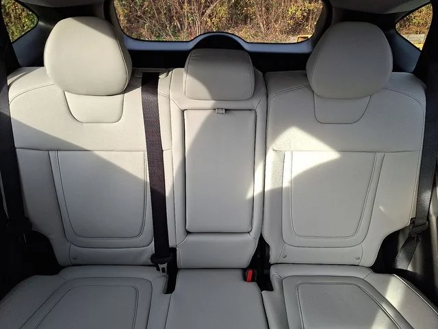 New 2025 Black Hyundai SEL Convenience image 13