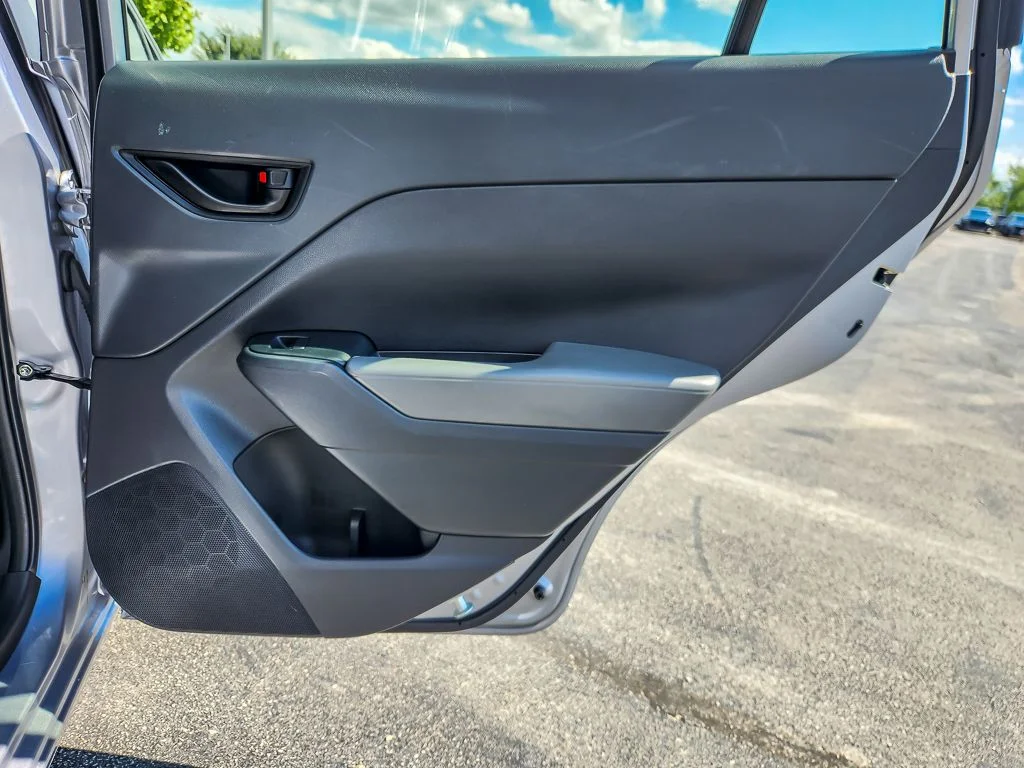Used 2024 Silver Subaru Base image 18