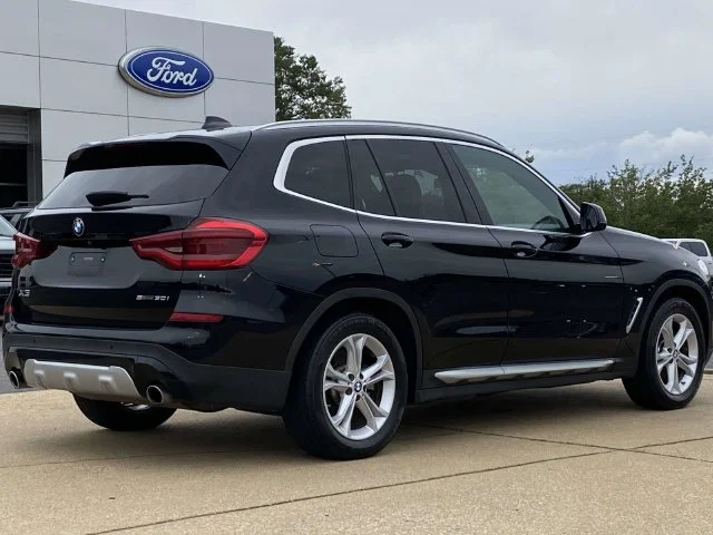 Used 2020 Black BMW sDrive30i image 3