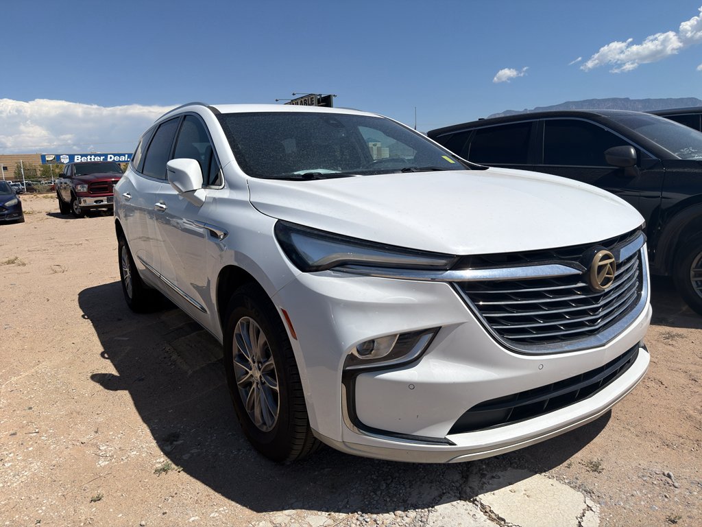 Used 2022 Summit White Buick Essence image 3