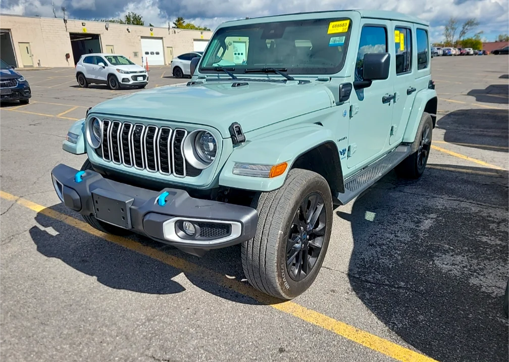 Used 2024  Jeep Sahara 4xe image 7