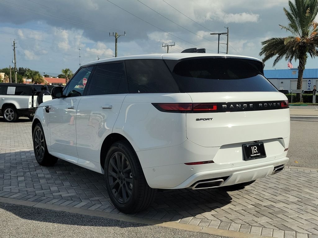 New 2026 Fuji White LAND ROVER Dynamic SE image 3