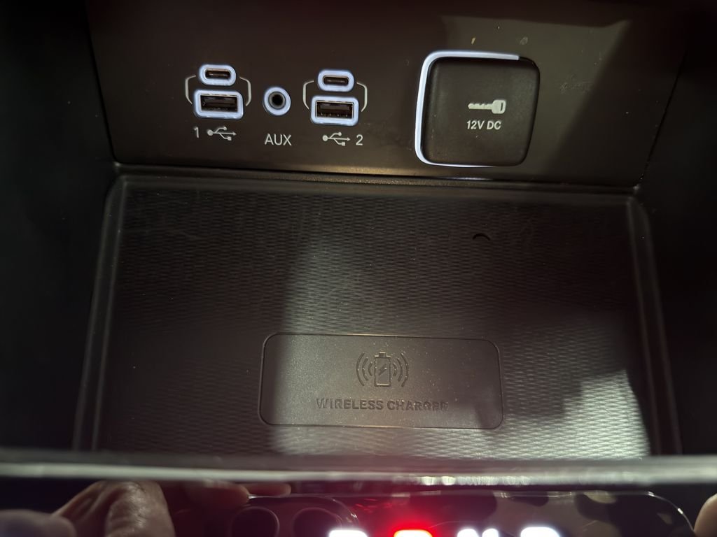Used 2024 Rocky Mountain Pearlcoat Jeep Limited image 40