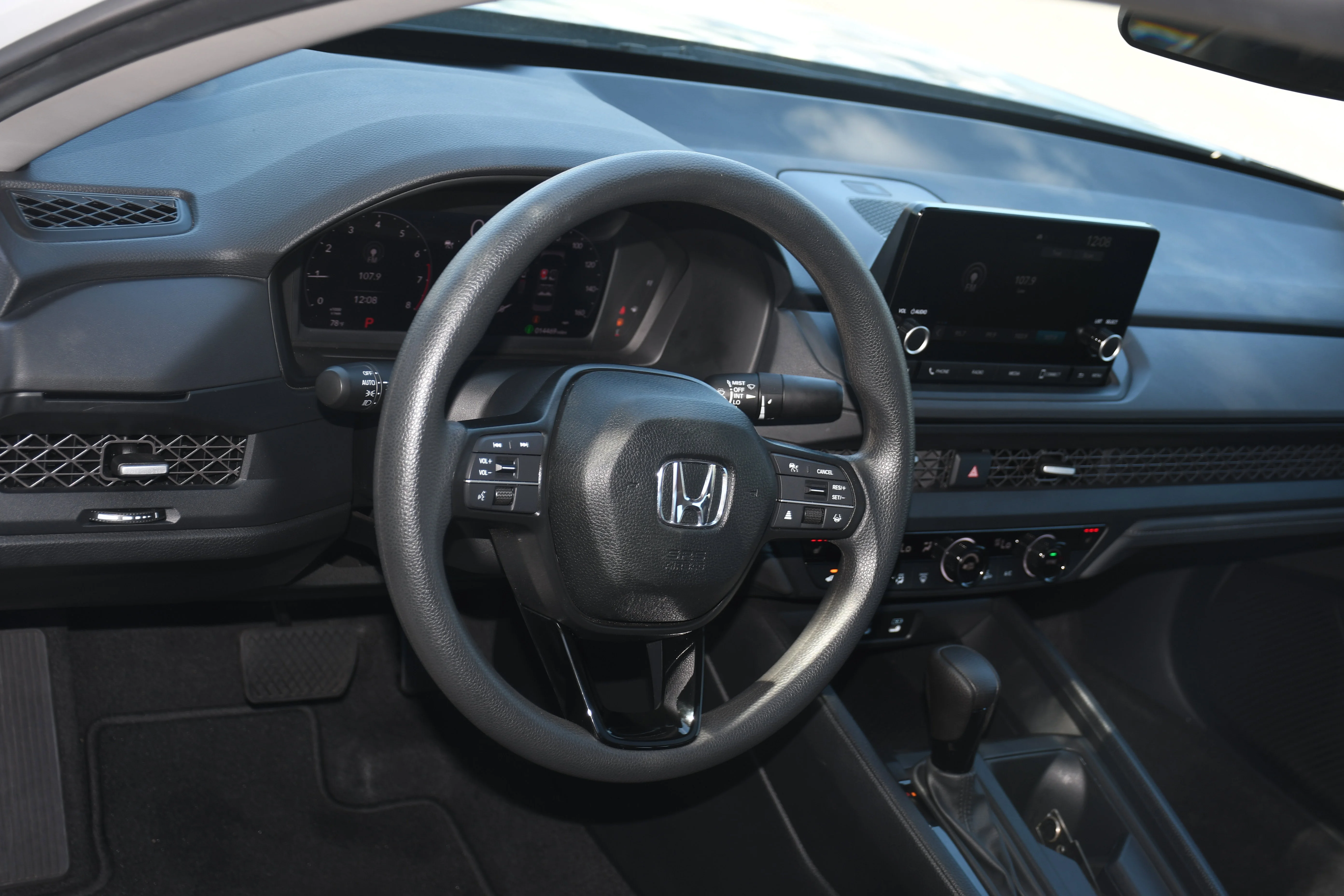 Used 2025  Honda SE image 9