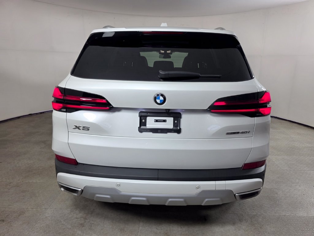 Used 2025 White BMW sDrive40i image 5