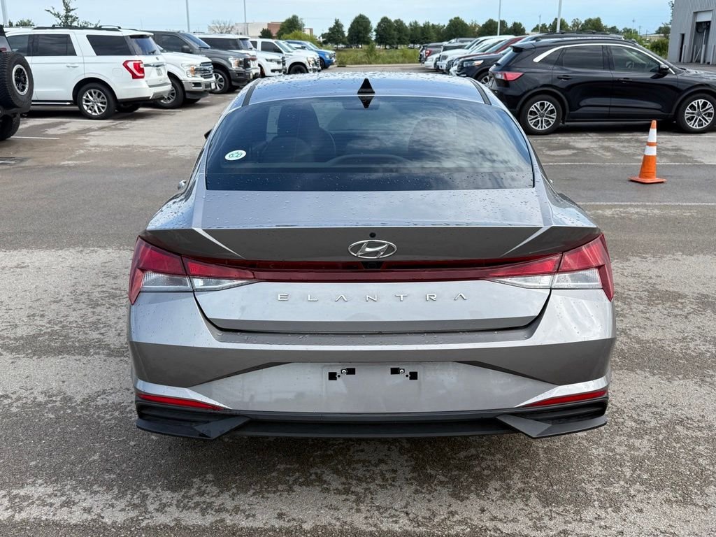 Used 2023 Gray Hyundai SEL image 18
