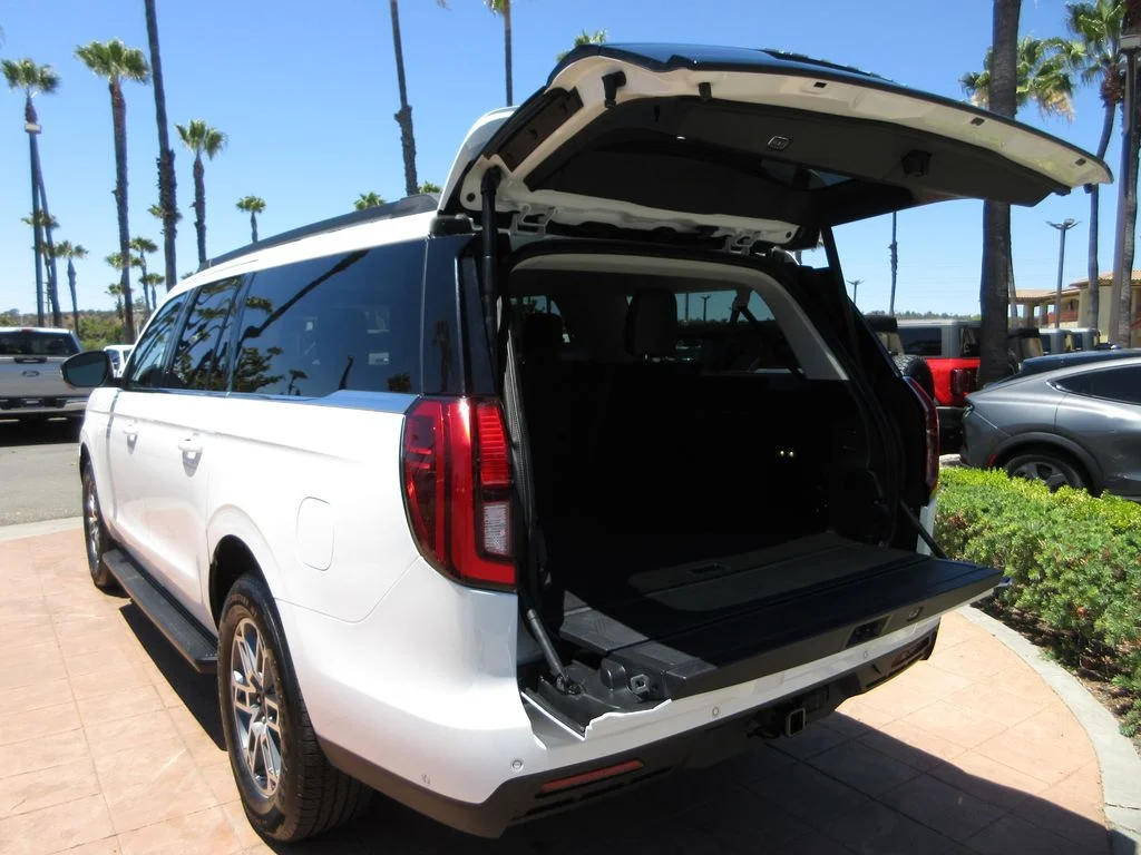 Certified Used 2025 Oxford White Ford Active image 24