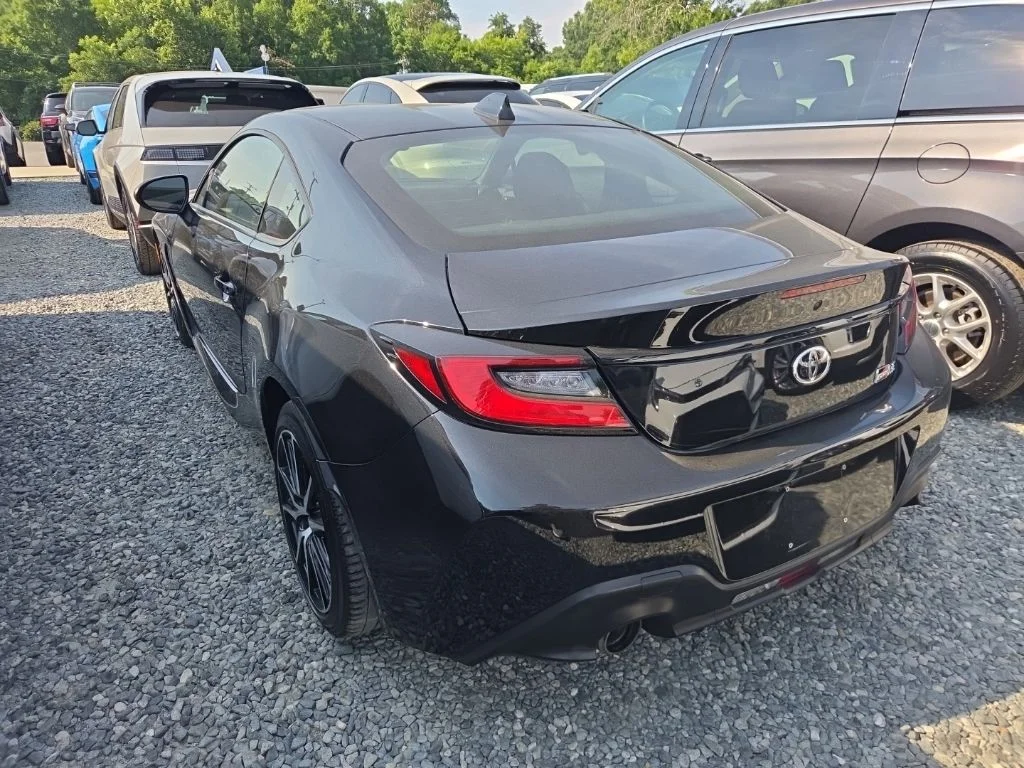 Used 2022  Toyota Base image 5