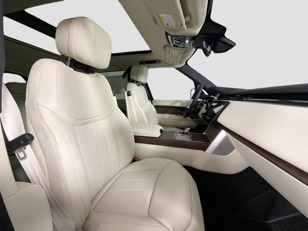 New 2026 Fuji White Land Rover SE image 30