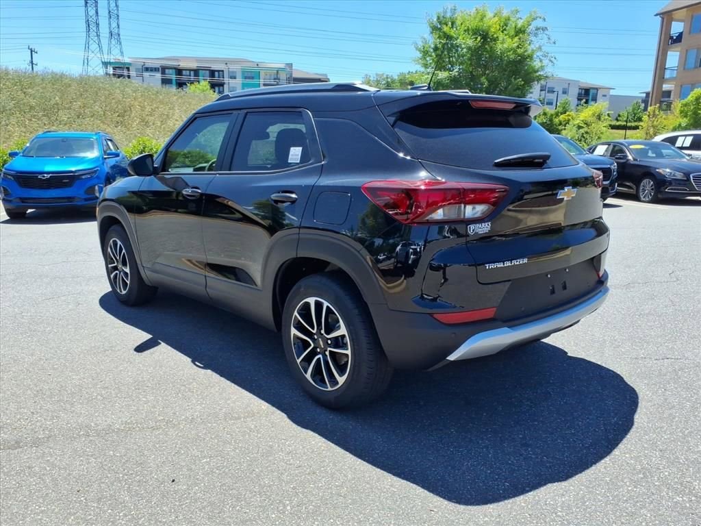 New 2026 Mosaic Black Metallic Chevrolet LT image 30