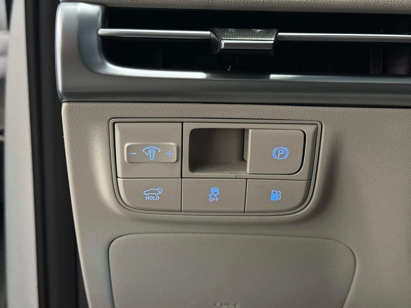 New 2025 Creamy White Pearl Hyundai SEL image 29