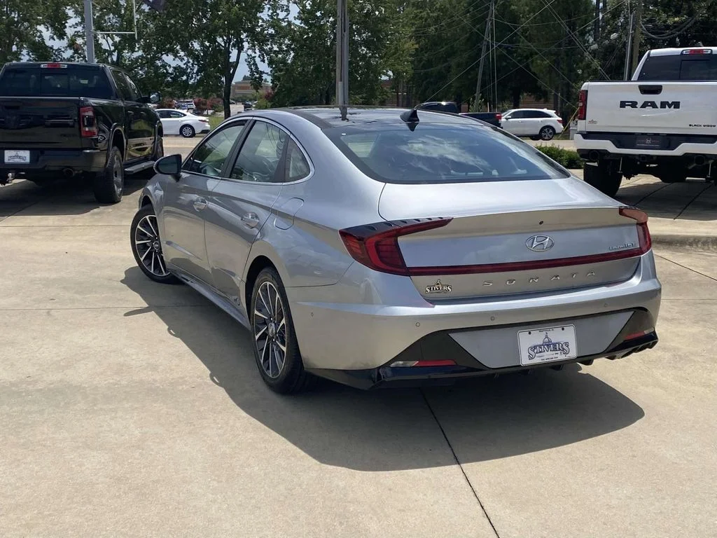 Used 2021 Silver Hyundai Limited image 40