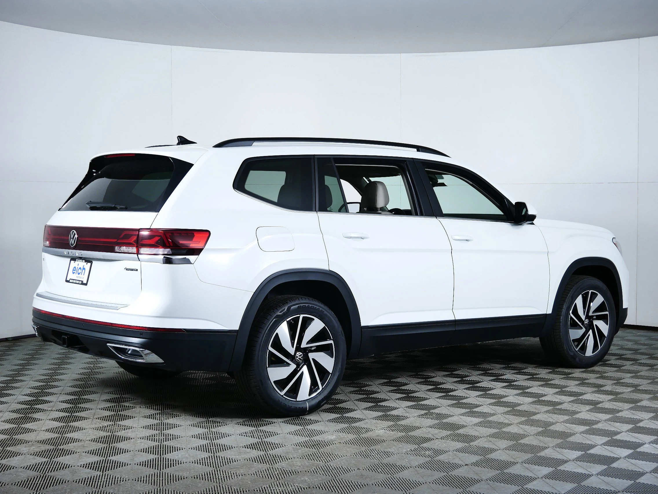New 2026 Opal White Pearl Volkswagen 2.0T SE w/Technology image 7