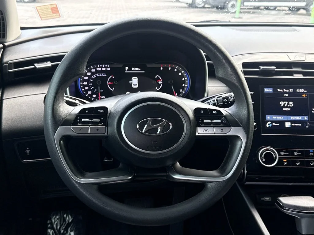 Used 2022 Black Hyundai SEL image 12