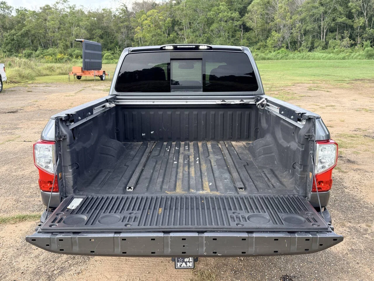 Used 2018 Gray Nissan SL 4x2 4dr Crew Cab image 5