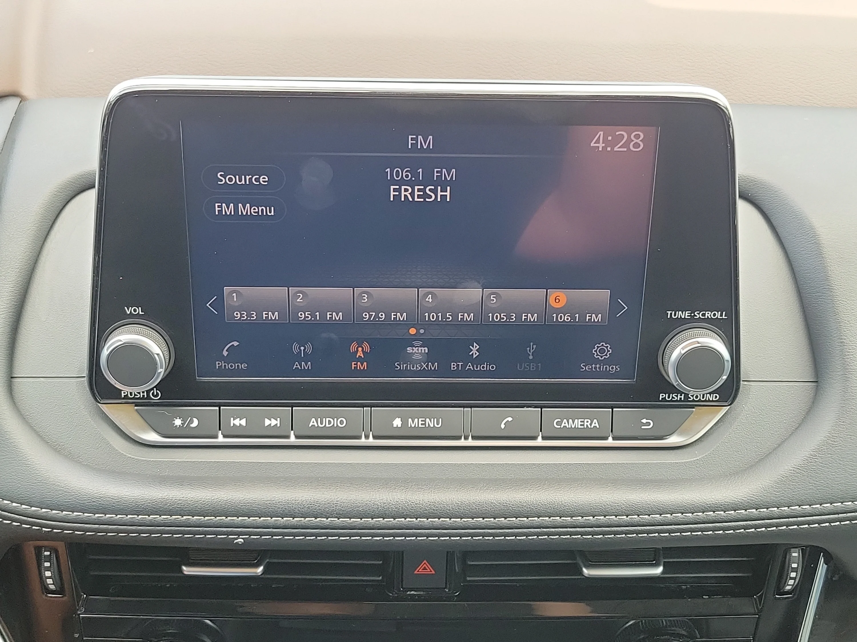 Used 2023 Boulder Gray Pearl Nissan SL image 34