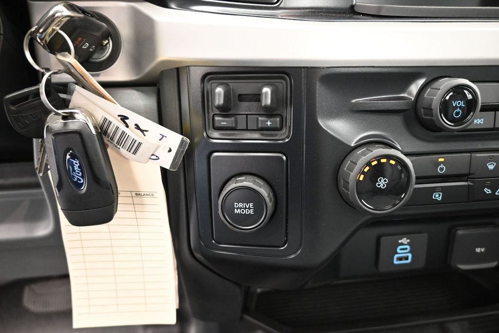 New 2025 Oxford White Ford XL image 15