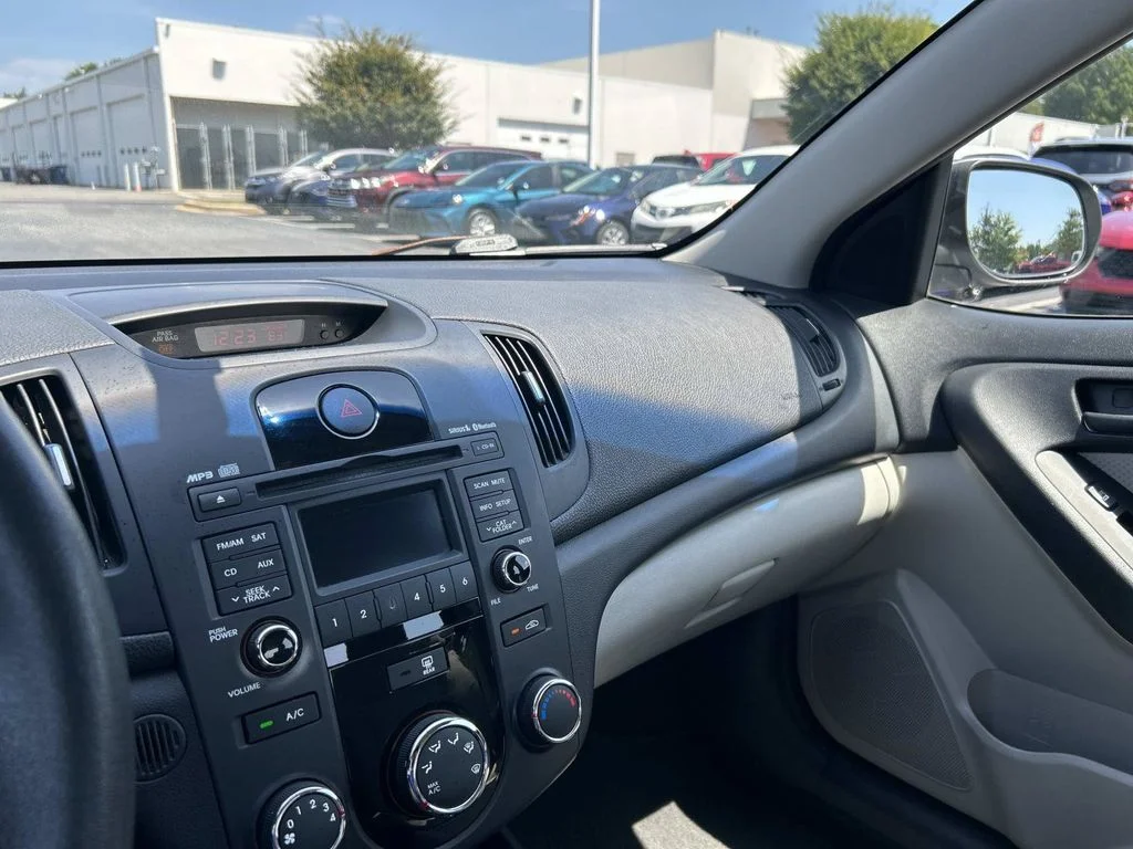 Used 2011 Silver Kia EX image 38