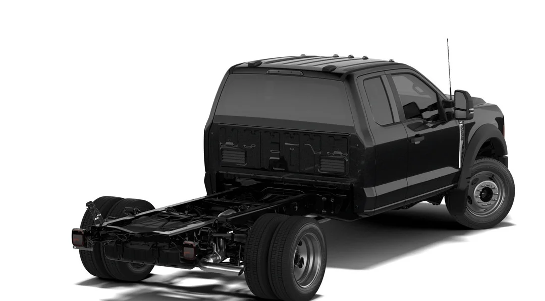 New 2027 Agate Black Metallic Ford XLT image 3