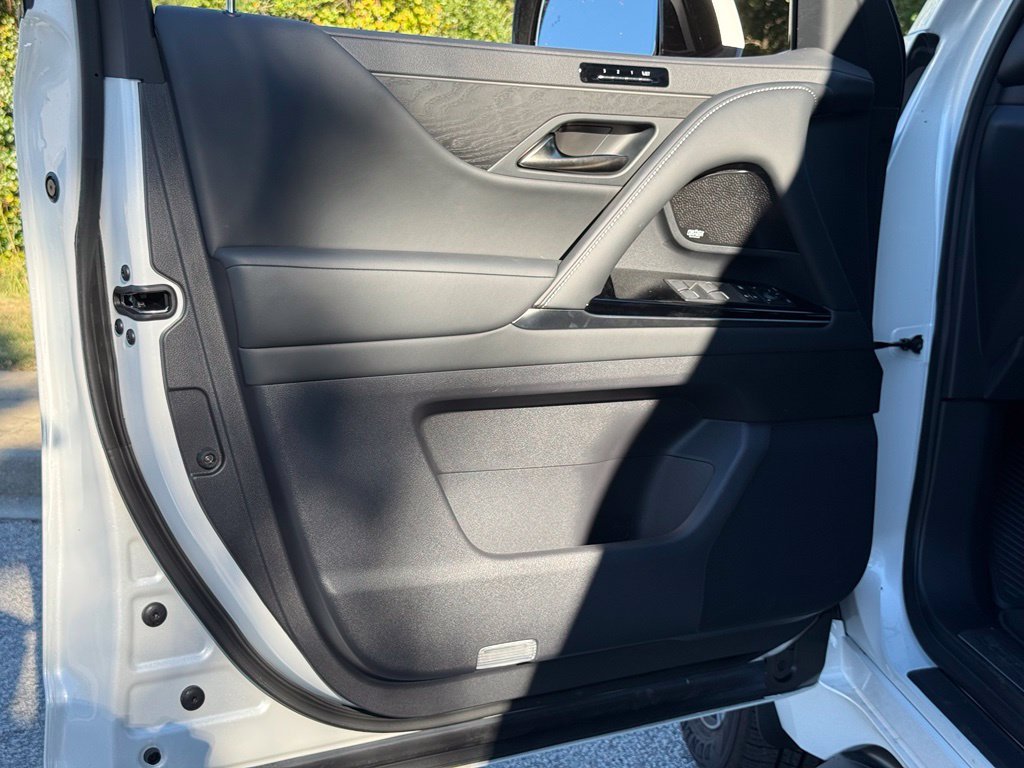 2026 Lexus LX 700h Luxury - Photo 17