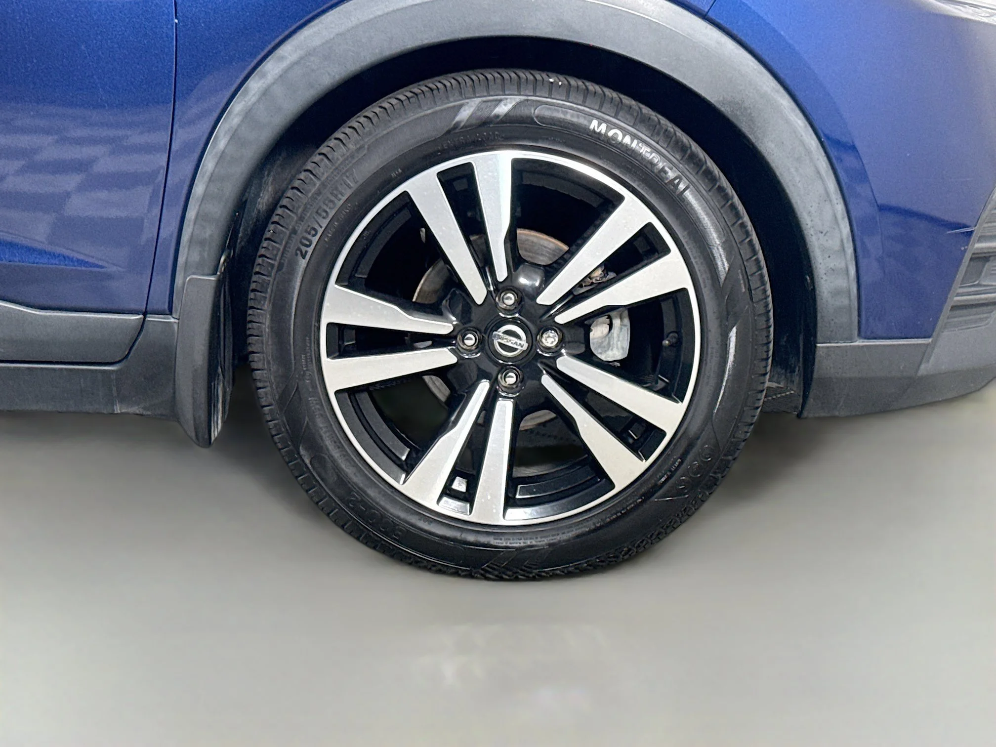 Used 2020 Deep Blue Pearl/Fresh Powder Nissan SV image 28
