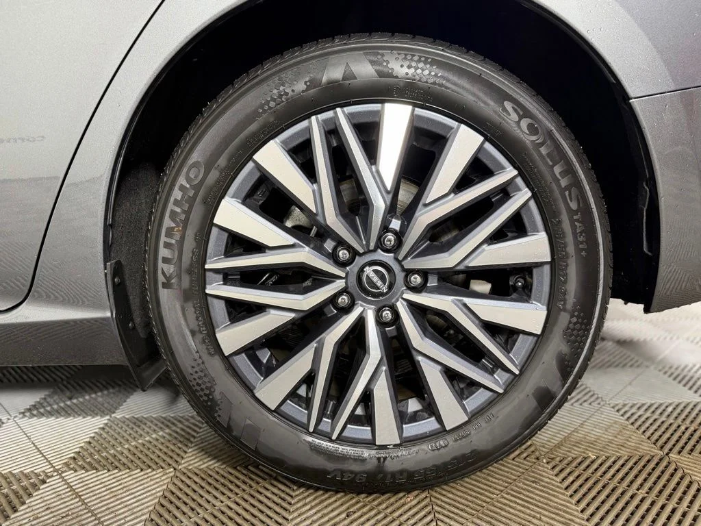 Used 2025 Gun Metallic Nissan 2.5 SV image 23