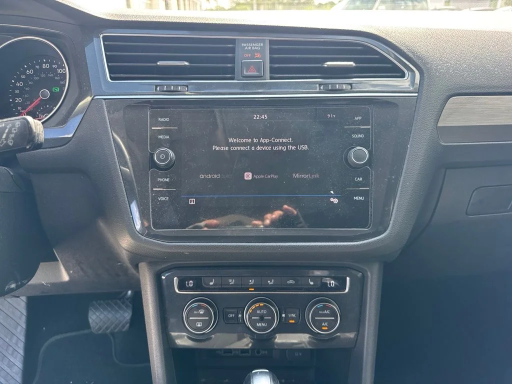 Used 2018 Black Volkswagen 2.0T SE image 13
