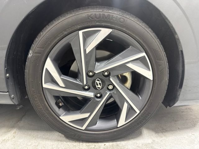 Used 2025 Gray Hyundai SEL Sport image 4