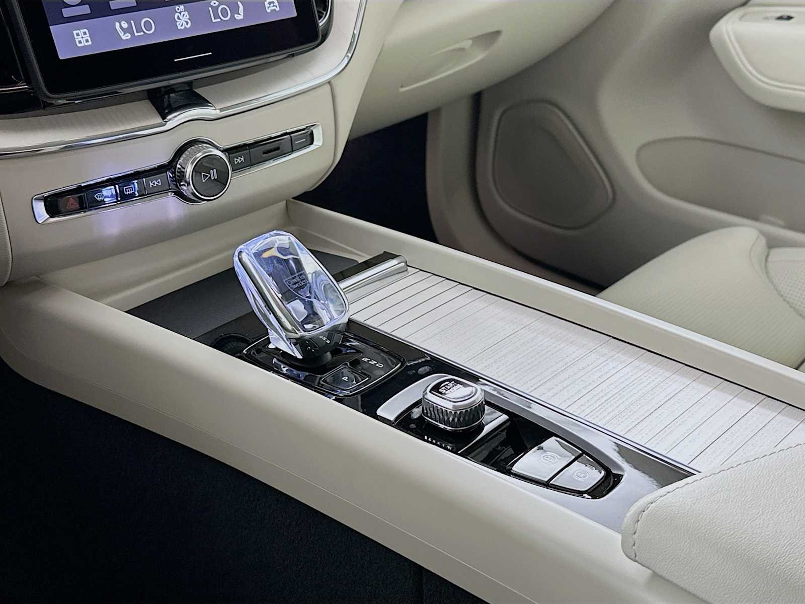 New 2026 Crystal White Volvo Ultra image 15
