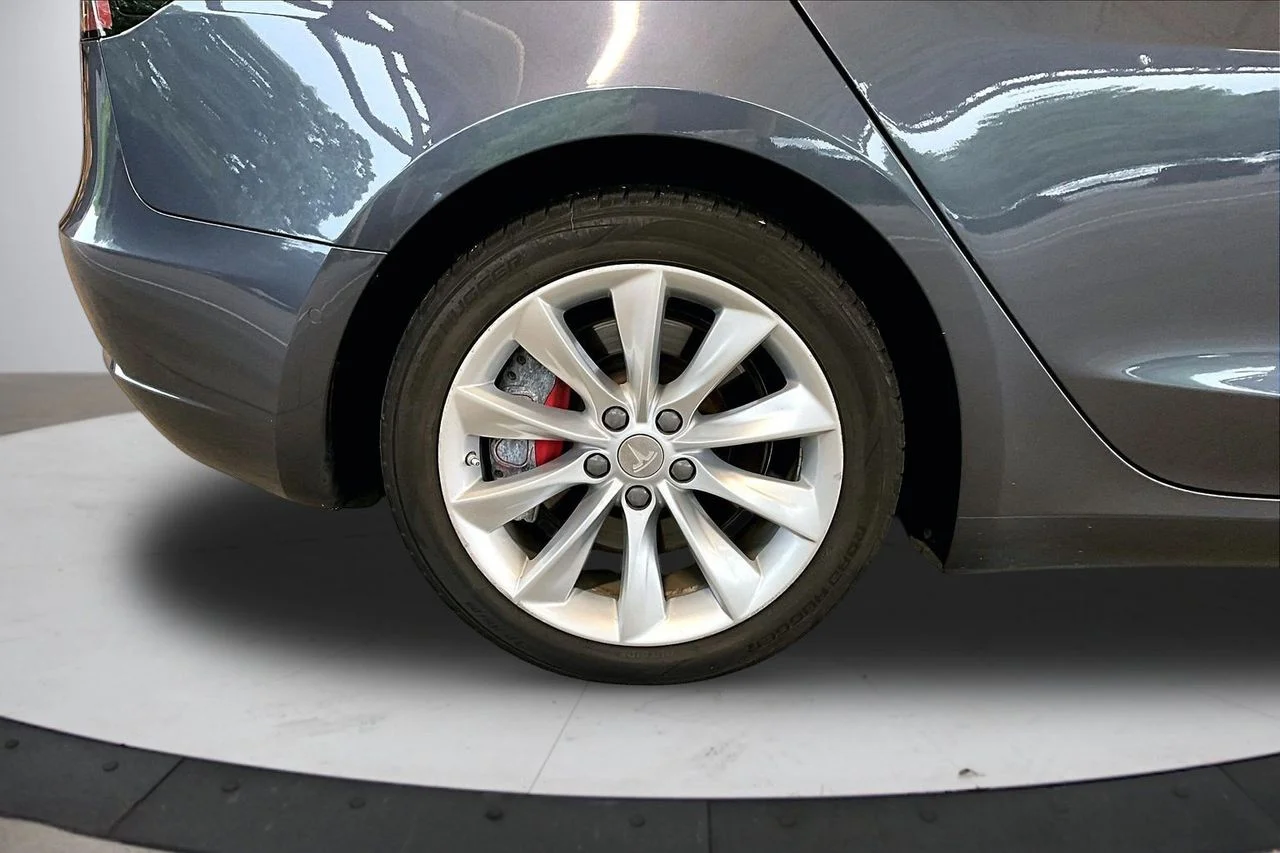 Used 2019  Tesla Long Range image 35