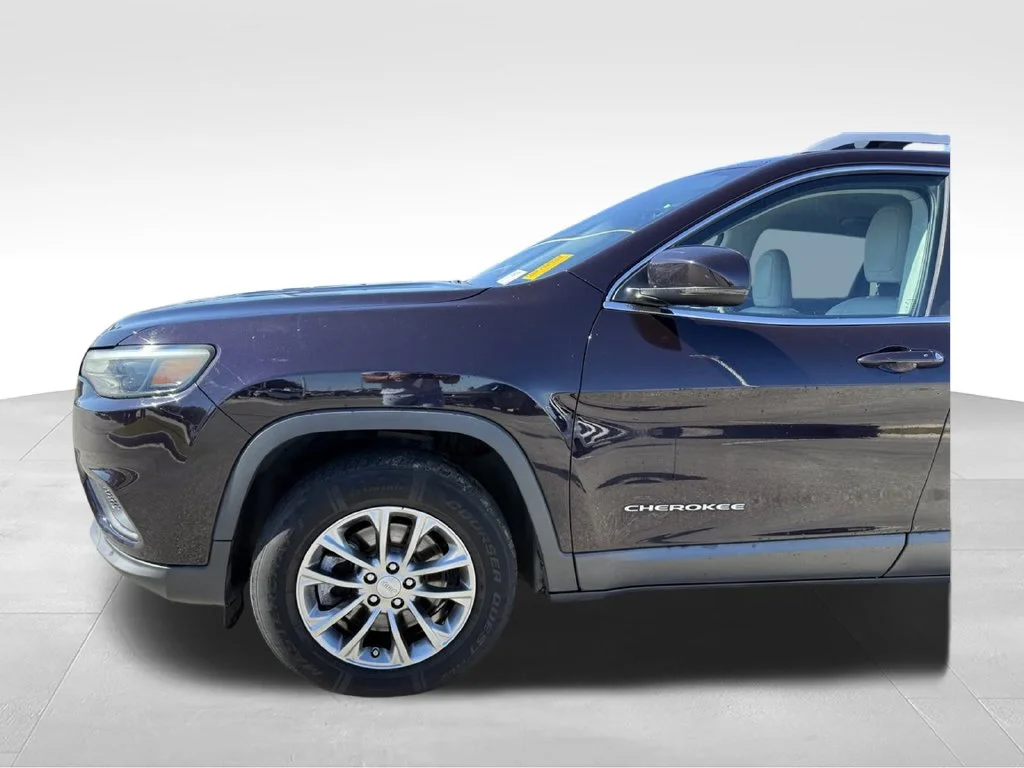 Used 2021 Red Jeep Latitude Plus image 18