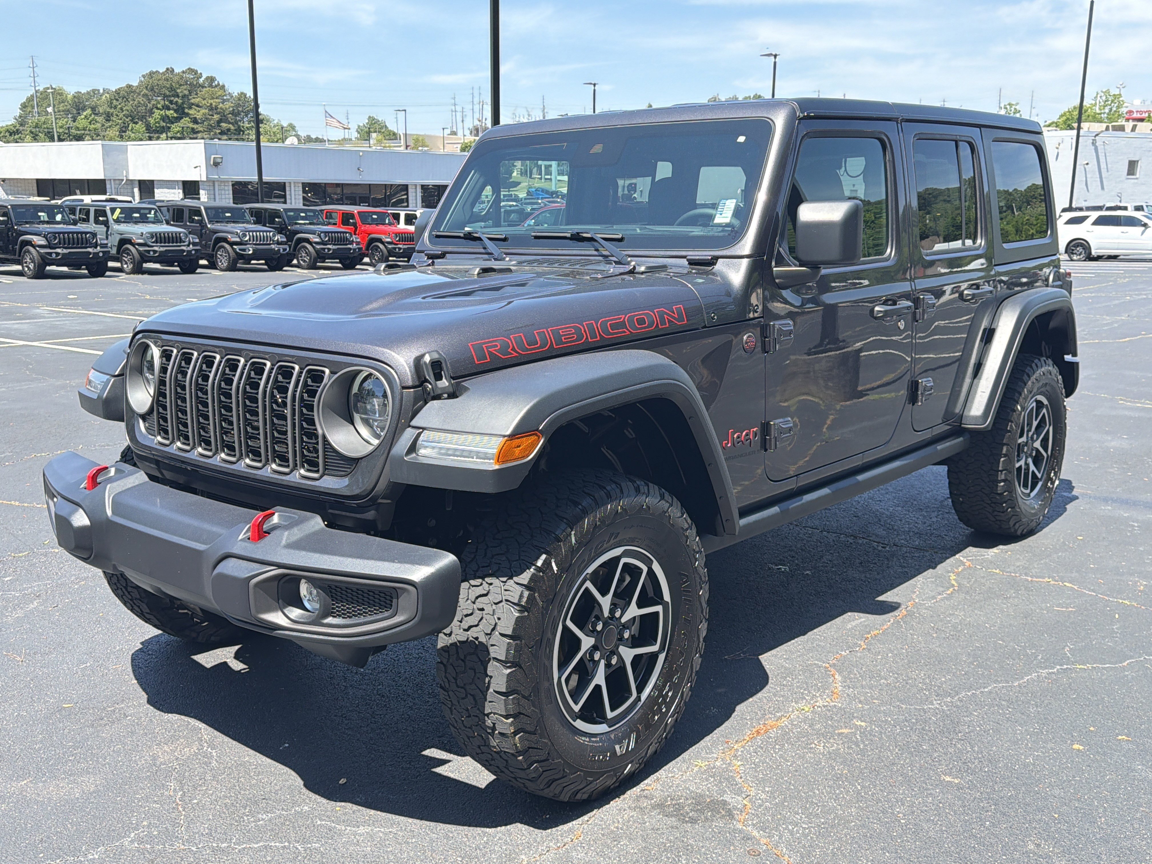 Used 2025 Granite Crystal Metallic Clearcoat Jeep Rubicon image 3