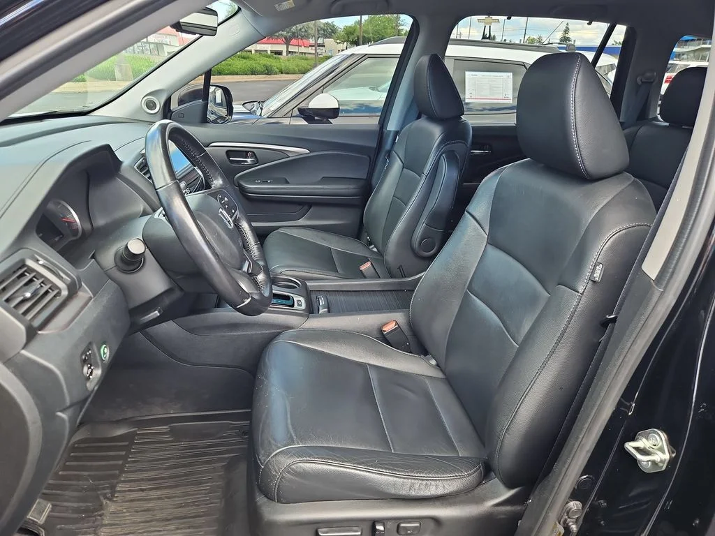 Used 2020 Black Forest Pearl Honda EX-L image 21