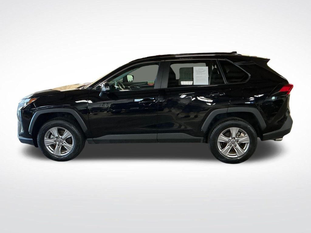 Used 2025  Toyota XLE image 2