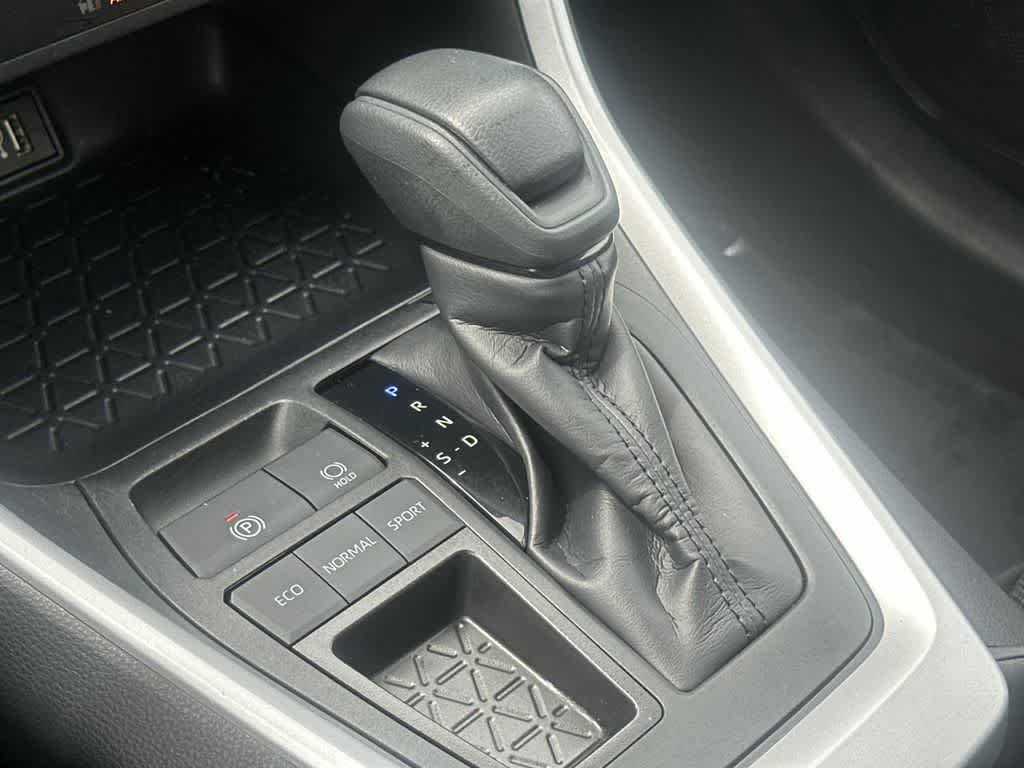 Used 2025 Ice Cap Toyota LE image 28