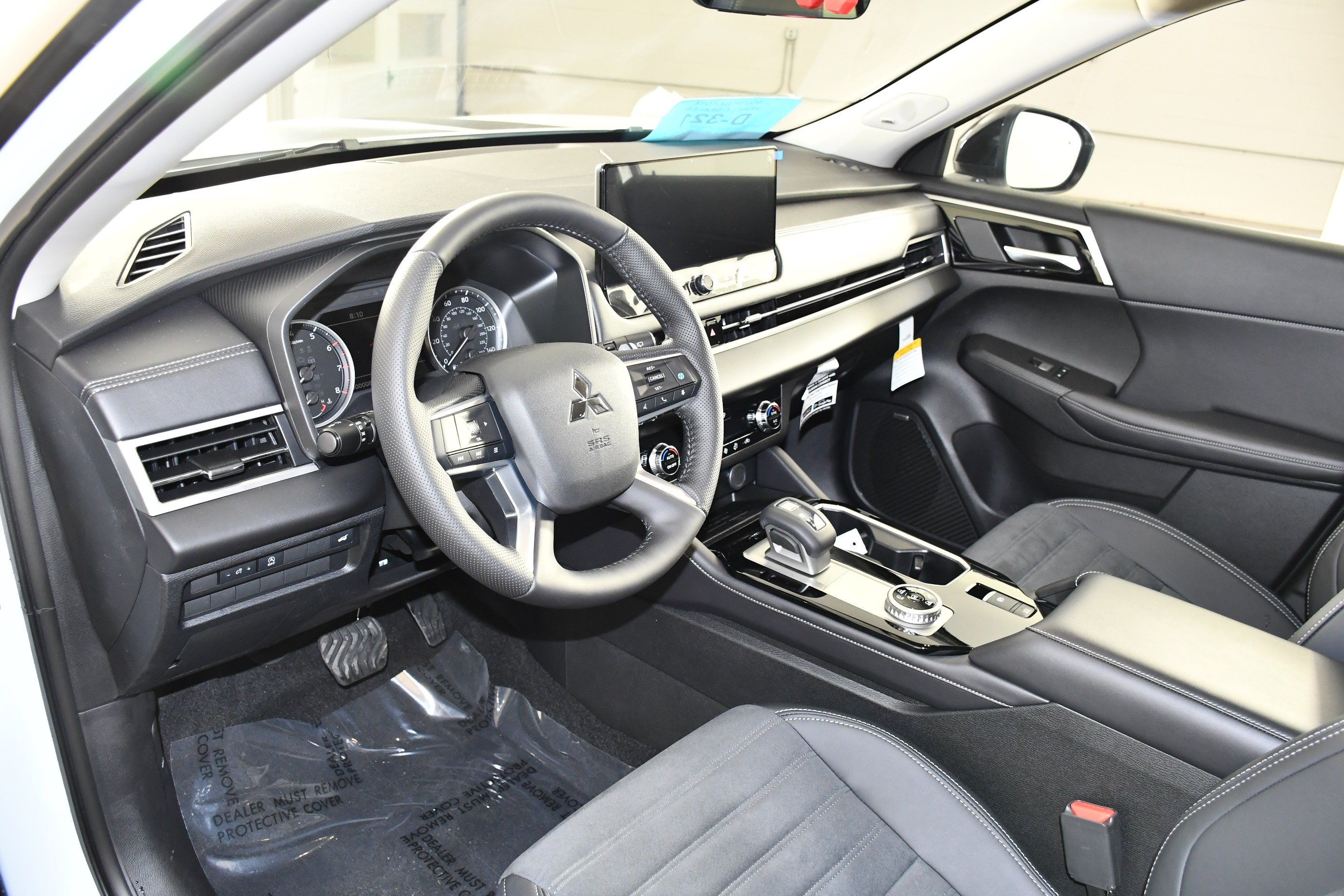 New 2026 White Diamond/Black Roof Mitsubishi Trail Edition image 2