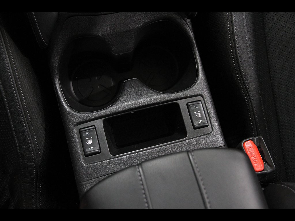 Used 2017 Monarch Orange Nissan SL image 17