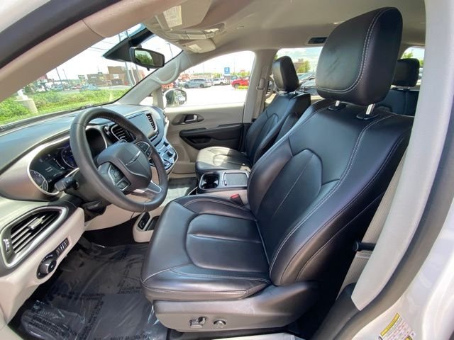 Used 2023 Bright White Clearcoat Chrysler Touring L image 13