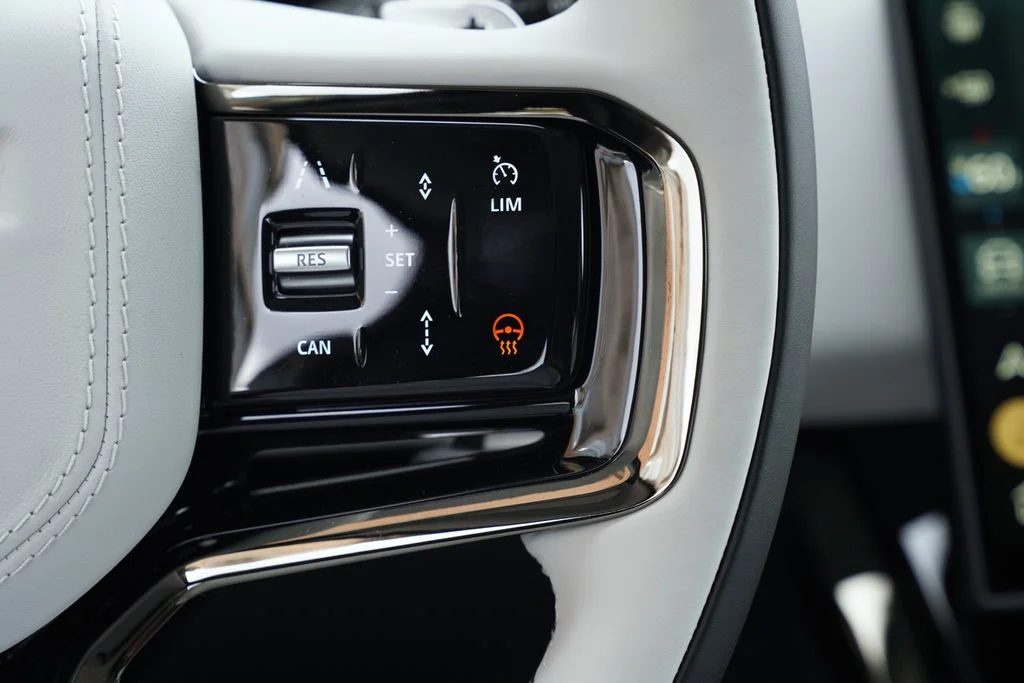New 2026 Fuji White Land Rover Dynamic SE image 17