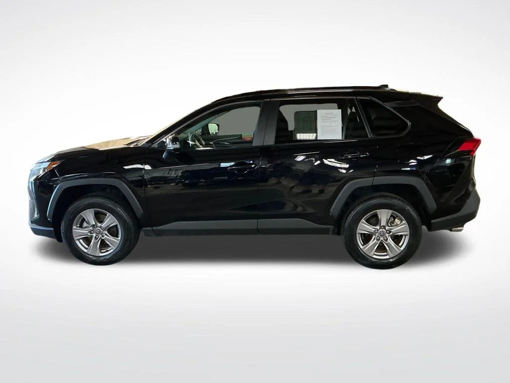 Used 2025  Toyota XLE image 2
